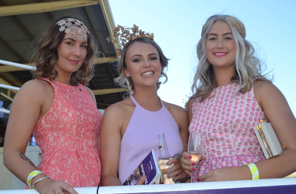 (L-R): Veronica Chrimes, Courtney Tetlow and Breanne Chrimes in pastel at the XXXX Gold Northam Cup Day. 