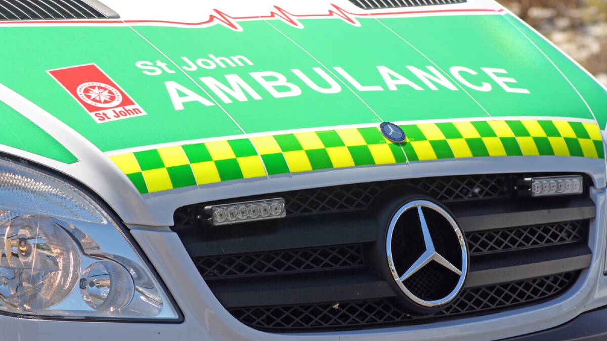 Toodyay man dies after car crashes into tree
