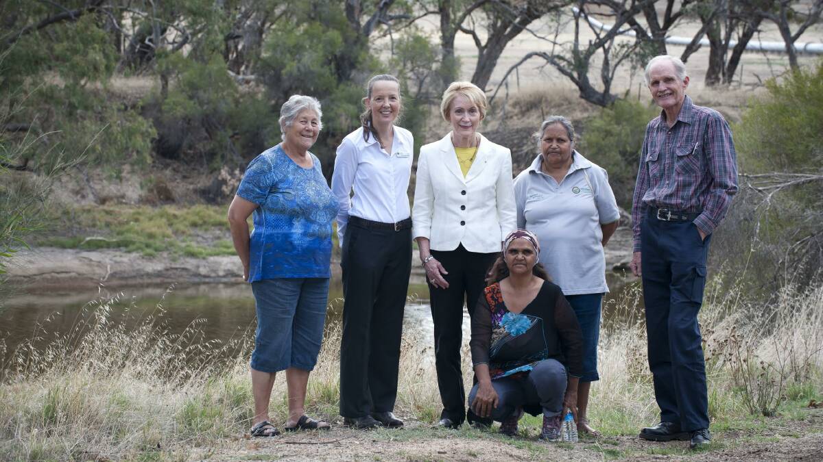 Along the banks of Burlong pool: Kathleen Weatherly, Northam, Cec McConnell deputy chair of Wheatbelt NRM, The WA Governor Honourable Kerry Sanderson AO, Janet (standing) and Yvonne Kickett (kneeling) both from Northam and Peter Weatherly from the Avon Valley Environmental Society.