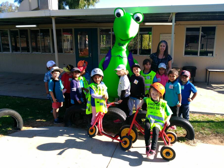 Izzy, the Smart Steps road safety mascot for SDERA dropped in to greet the students at Avonvale Primary School.