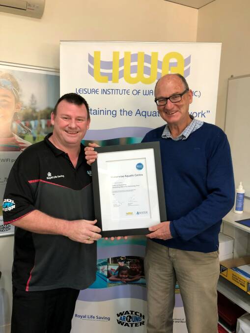LIWA’s Steve Good presents Quairading Memorial Swimming Pool representative Richard Beakley with the centre’s endorsement as a Waterwise Aquatic Centre
